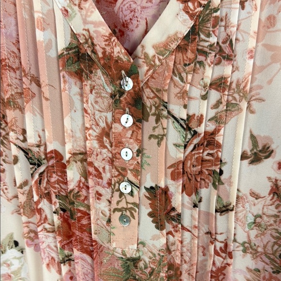 Rose + Olive Peach and Cream Floral Relaxed Tunic with 3/4 Sleeves Size 1X - Picture 7 of 8